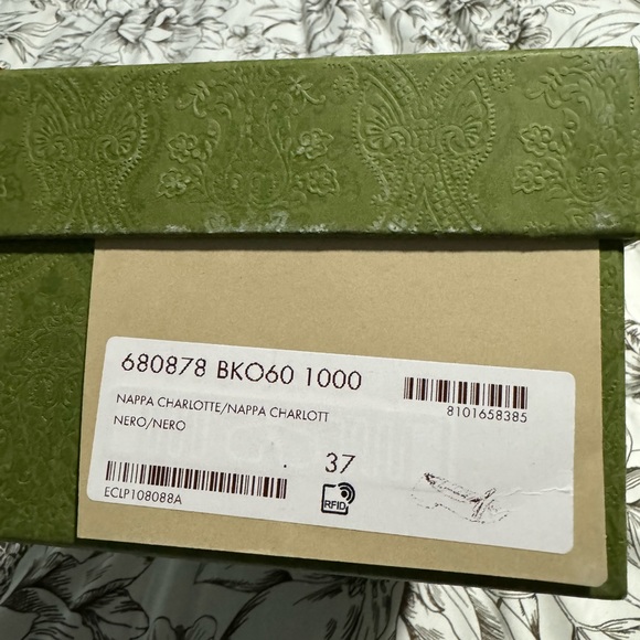 Authentic Gucci flats. Excellent condition. Size 37 Used once. - Picture 8 of 8